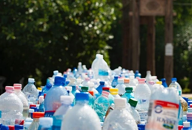 Walka z plastikiem sposobem na budowanie ekologicznego wizerunku miasta i regionu.