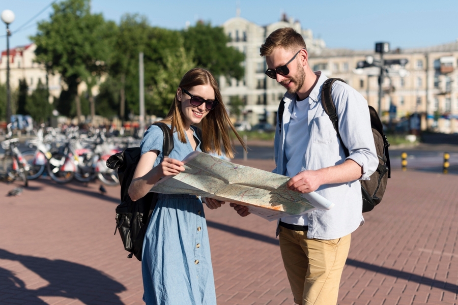 Thumb_wide_tourist-couple-holding-map-together